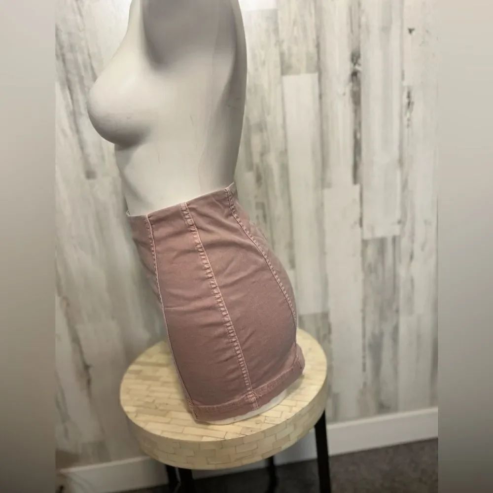 Pink mini skirt - Picture 2 of 5